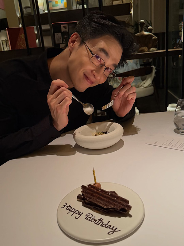 หมอปิแอร์ ควง ไก่ ภาษิต ฉลองวันเกิด