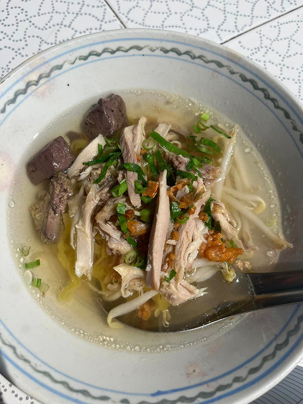 ก๋วยเตี๋ยวไก่ฉีก