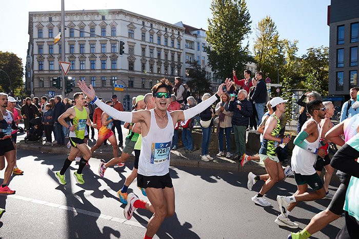 เต้ย พงศกร ฟาดสถิติใหม่แข่งวิ่ง Berlin Marathon คว้าที่ 2 