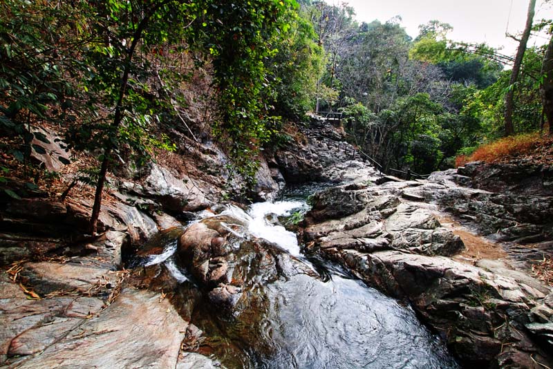 น้ำตกแม่เกิ๋งหลวง จังหวัดแพร่  