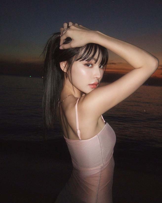 กระปุก พลอยนิรา