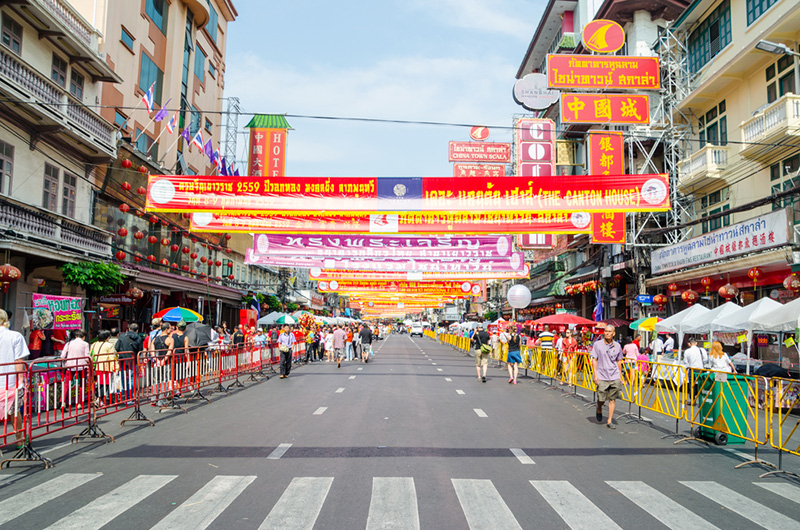 ในวันจัดงานตรุษจีนเยาวราช จะทำการปิดถนนไม่ให้รถสัญจรบนถนนเยาวราช