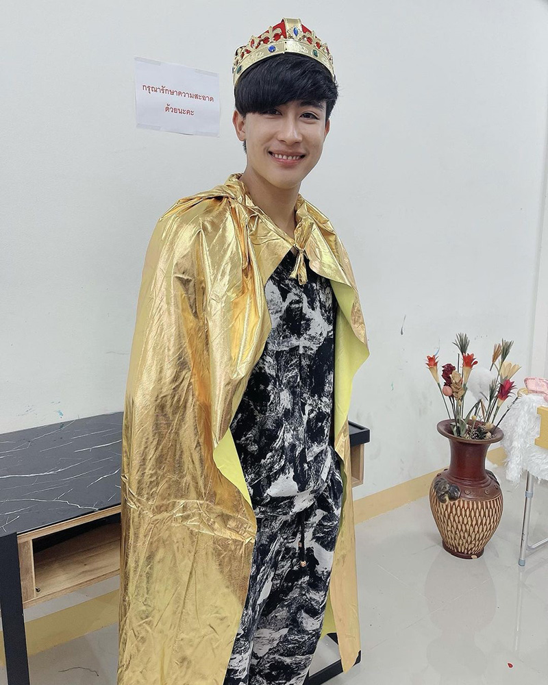  นุ๊ก ธนดล วันเกิดดารา