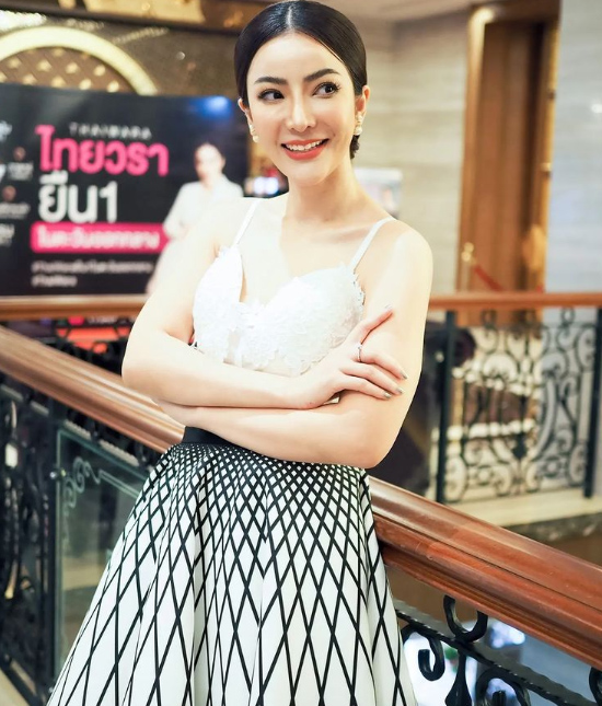 อาย วราไพรินทร์ ประวัติดารา