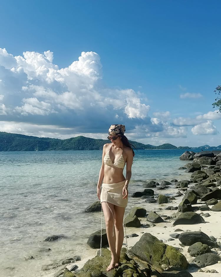 เนย ปภาดา ปล่อยภาพเซ็กซี่เขย่าใจ นุ่งทูพีซ อวดอึ๋มริมหาด