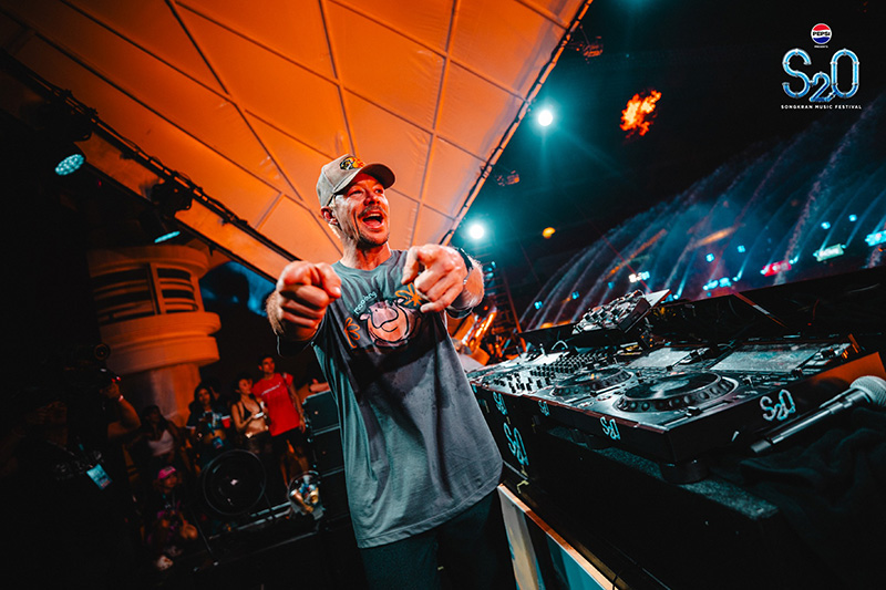 หมูเด้ง ยังฮอตไม่หยุด