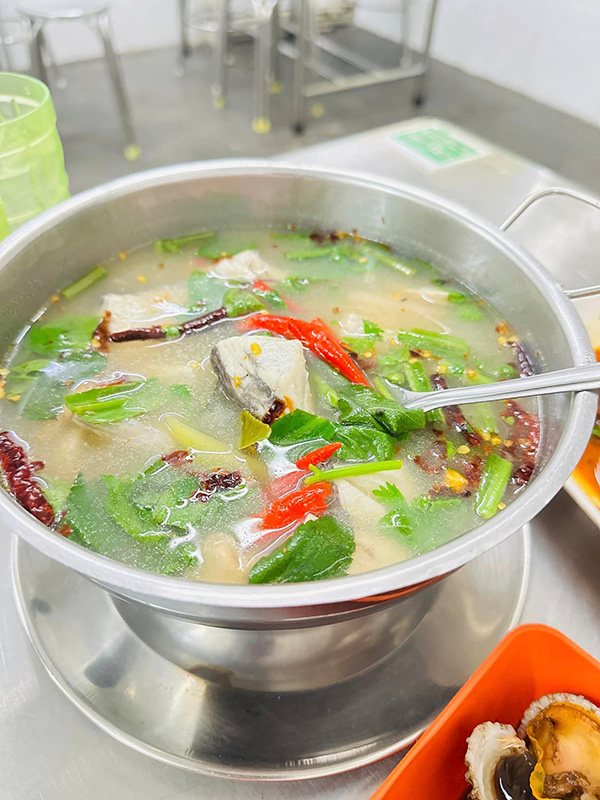 ยำเจ๊ศรี เจ้าตำรับยำผักกระเฉด