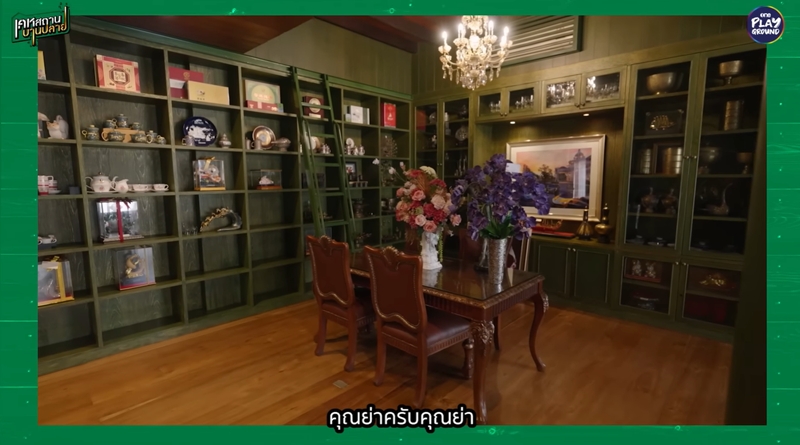 บ้านเรือนไทย เอิร์น จิรวรรณ ห้องเก็บของสะสม