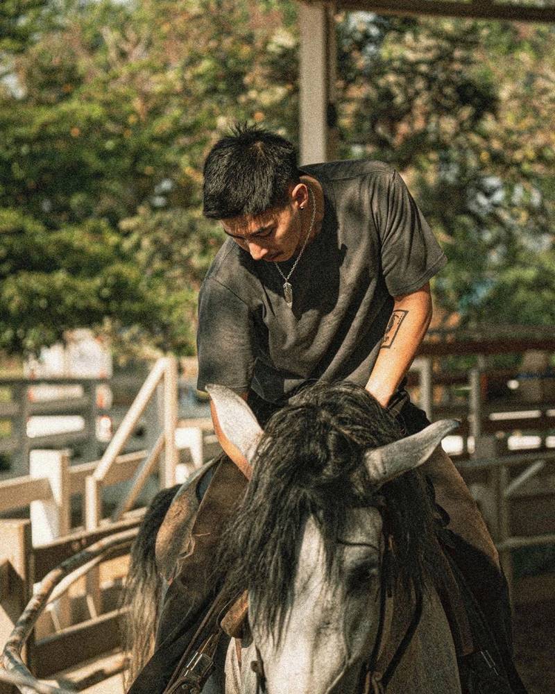 โตโน่ เปิดคอร์สสอนขี่ม้า 