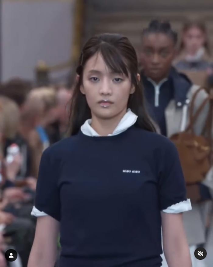 มินนี่ เดินแบบบนรันเวย์ Miu Miu