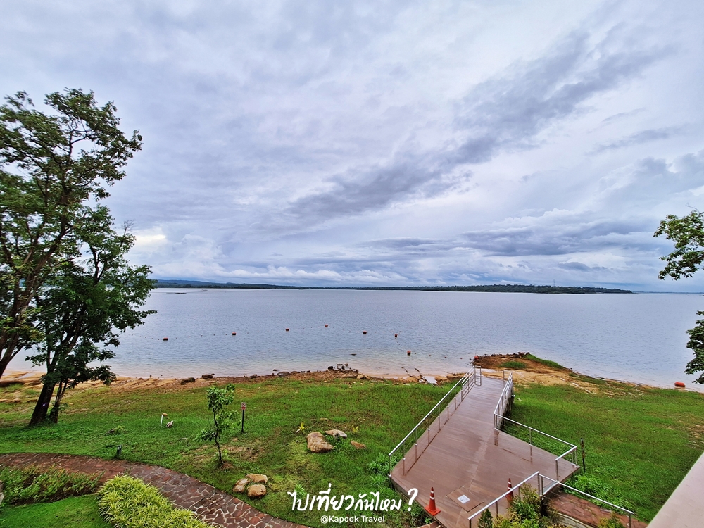 บรรยากาศเส้นทางเดินชมธรรมชาติ เขื่อนสิรินธร