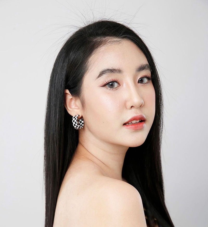 พลอย ลูกสาวเท่ง เถิดเทิง 