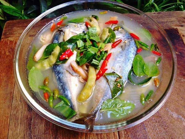 ต้มยำปลาทูมะขามสด