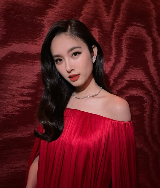 ปอย ตรีชฎา ประวัติ