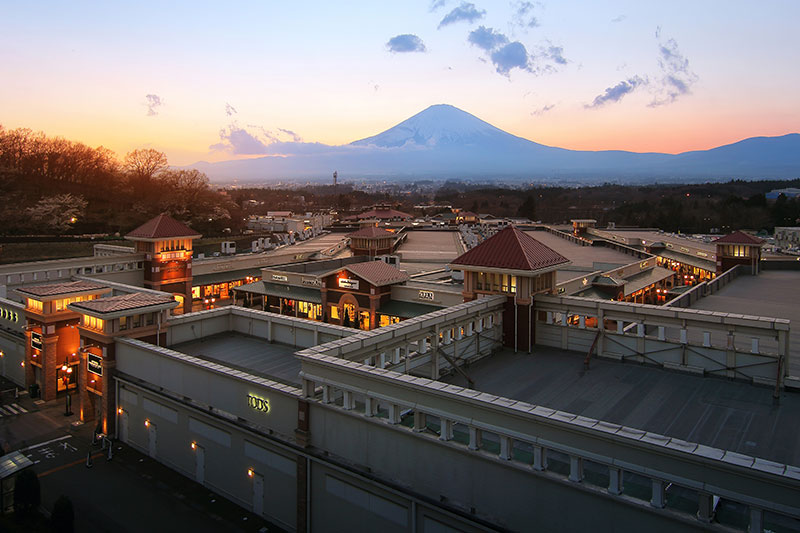 ลักชัวรี่พรีเมี่ยมเอาท์เล็ต