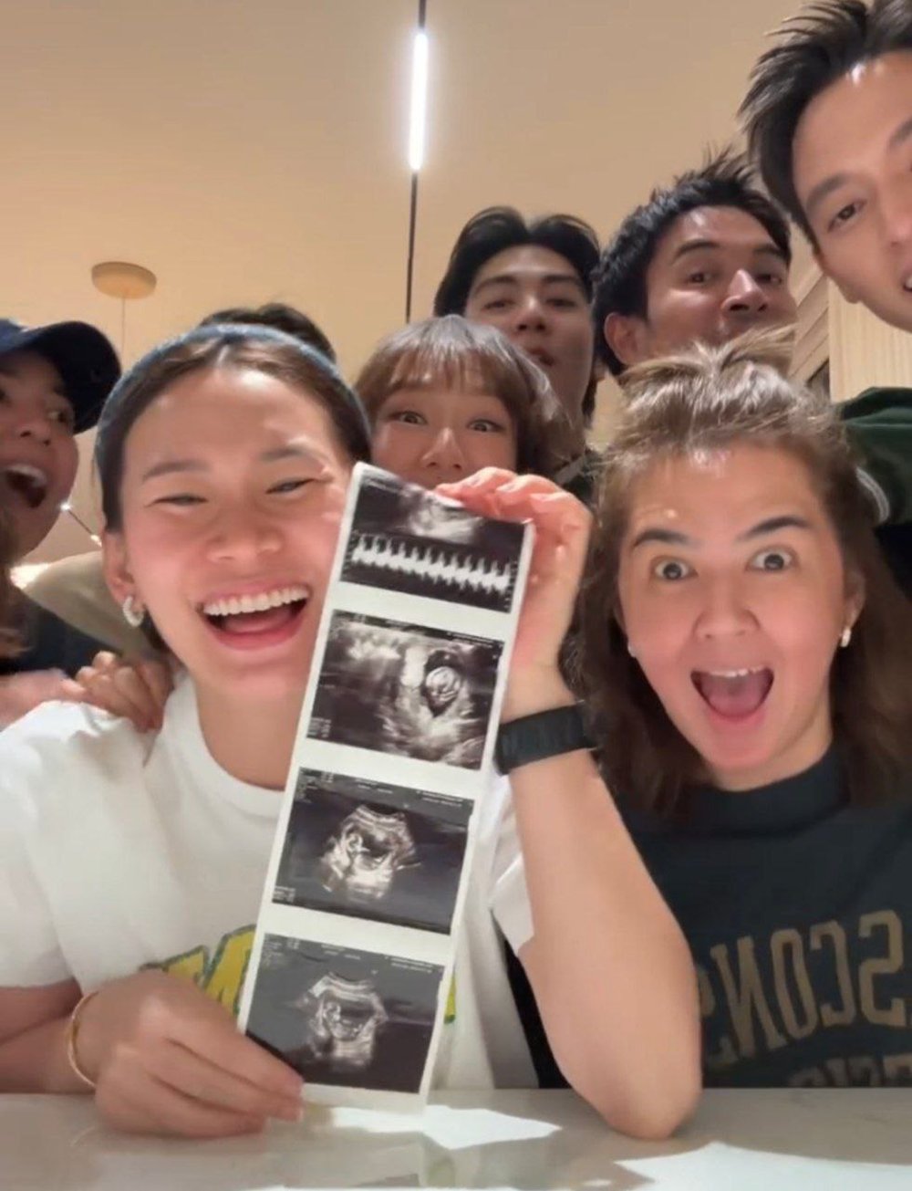 เปิดโมเมนต์ เจมส์จิ-โฟม เซอร์ไพรส์เพื่อน ๆ ด้วยข่าวท้อง แต่มีคนรู้ก่อน