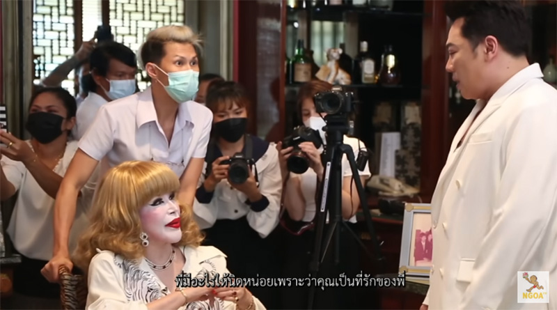 ไฮโซสุมณี ถอดแหวนจากนิ้วให้ มดดำ