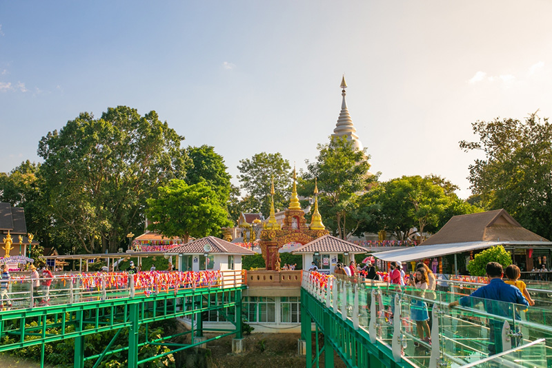 วัดพระธาตุผาเงา