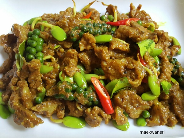 เนื้อผัดเผ็ดลูกเหรียง