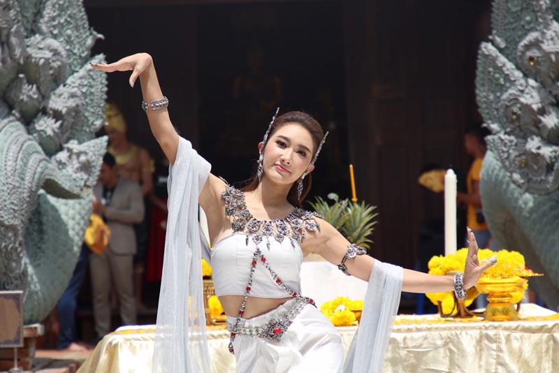 เงาปริศนาพาดหน้า ยีน เกวลิน