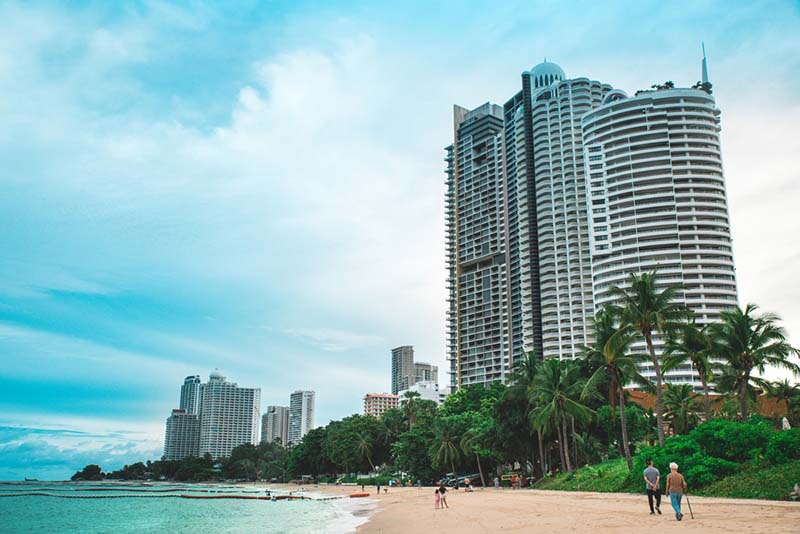 หาดวงศ์อมาตย์ ชลบุรี ที่เที่ยวทะเลหน้าร้อน