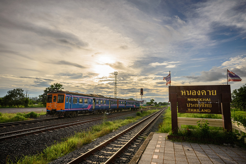 นั่งรถไฟไปลาว