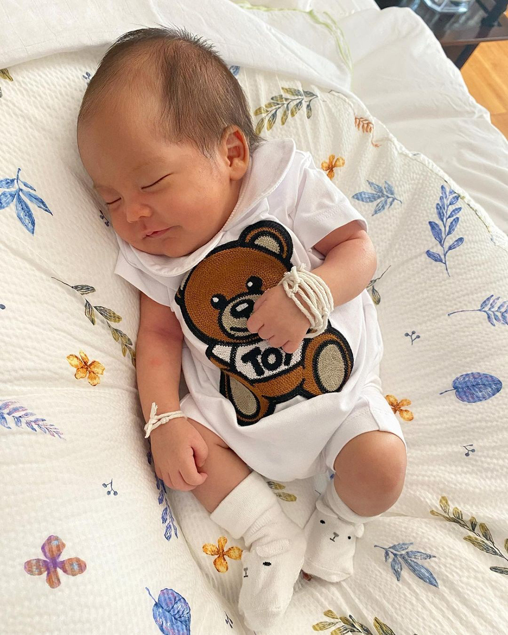ศรีริต้า กรณ์ รับขวัญลูก