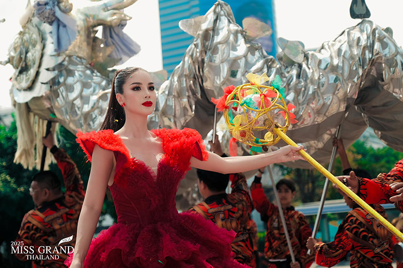 มิสแกรนด์ไทยแลนด์ 2025 ส่องความอลังการขบวนนางงาม สีสันวันเข้ากอง
