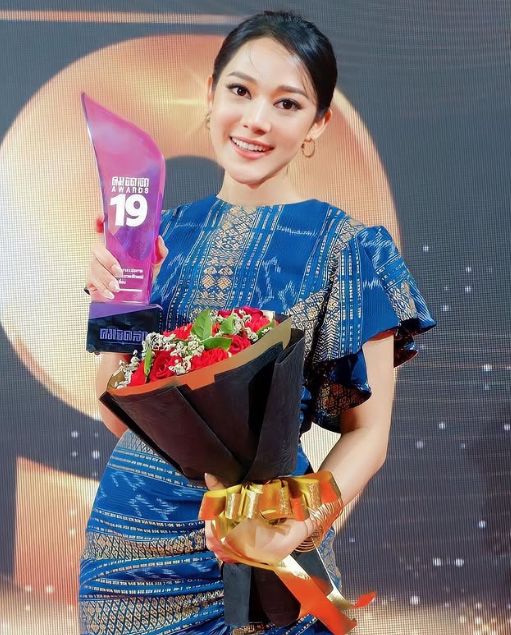 ทับทิม อัญรินทร์ นักแสดงสาวสวยหน้าคม ความสามารถรอบด้าน กับหลากเรื่องราวน่าสนใจ