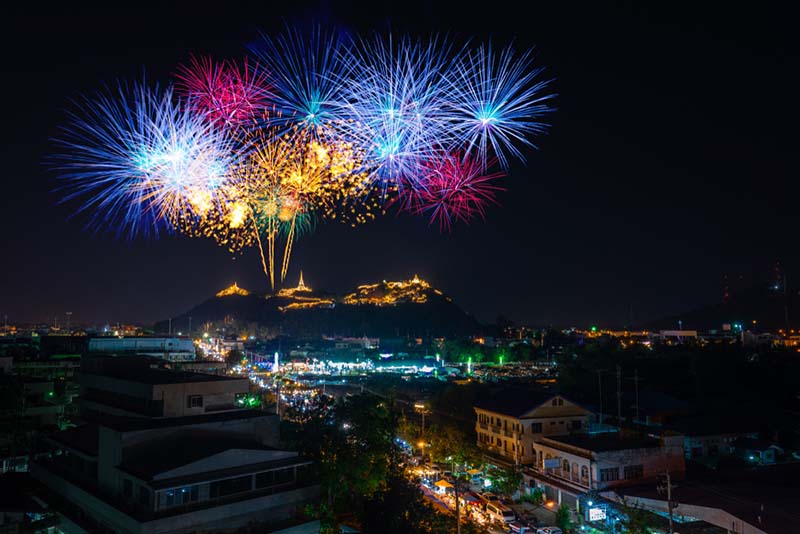งานพระนครคีรี-เมืองเพชร 2568 พลุ