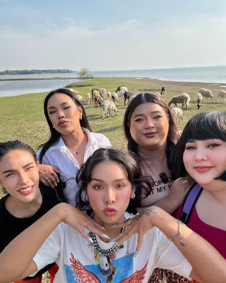 ประวัติ มิกซ์ เฉลิมศรี หรือ Badmixy นักร้องและอินฟลูเอนเซอร์สาวสุดแซ่บ