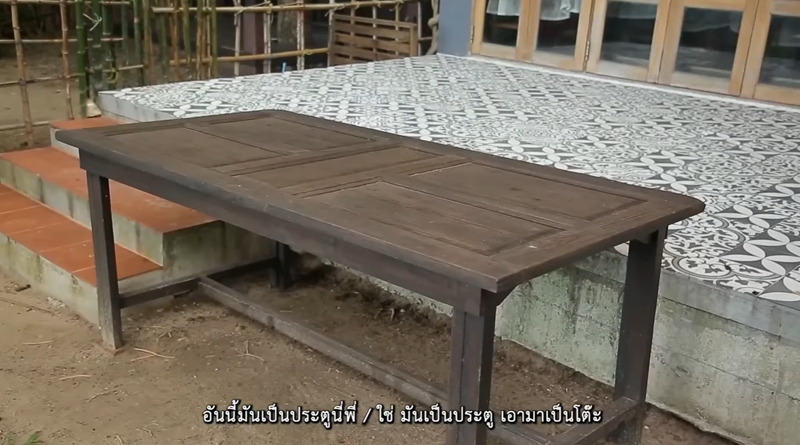 บ้าน หมิว ลลิตา ชะอำ โต๊ะไม้