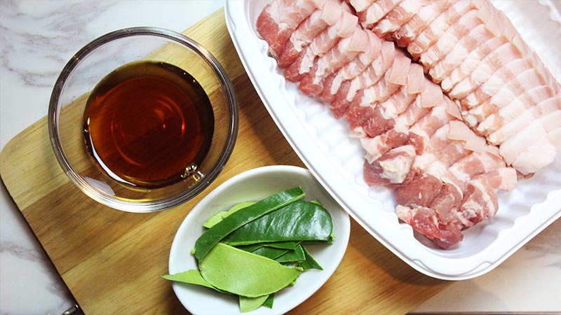 หมูสามชั้นทอดน้ำปลา