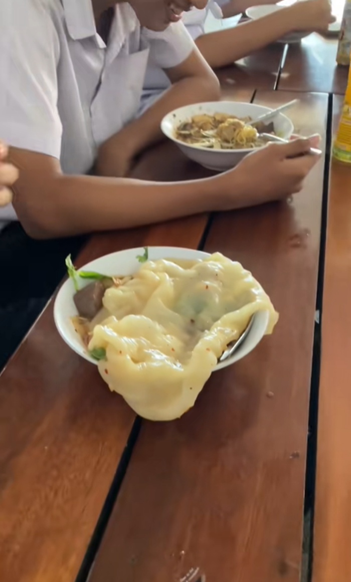 ก๋วยเตี๋ยวเส้นใหญ่