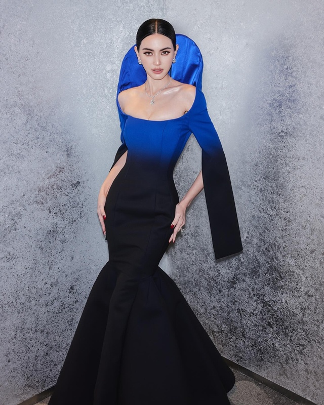 ใหม่ ดาวิกา ชุดสีทองสวยจึ้งดุจนางพญา