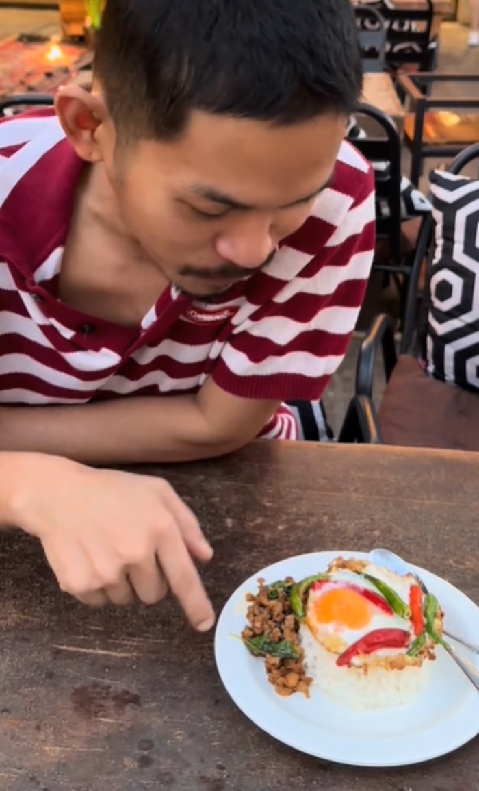 กะเพราไข่ดาว