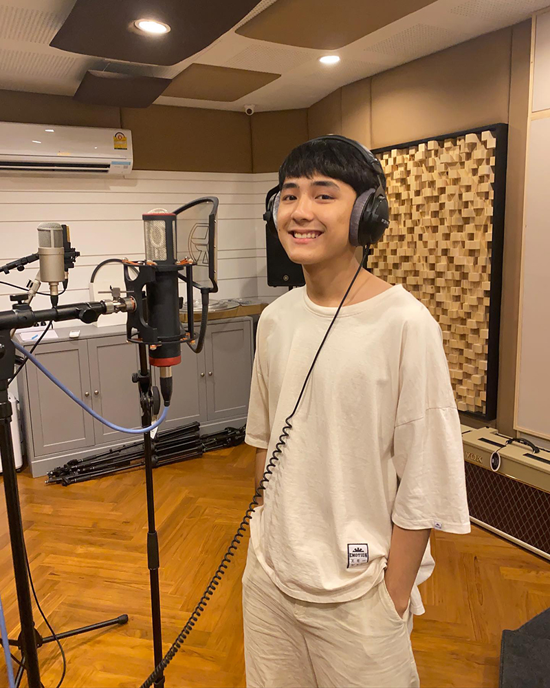 เฟิร์ส อนุวัฒน์