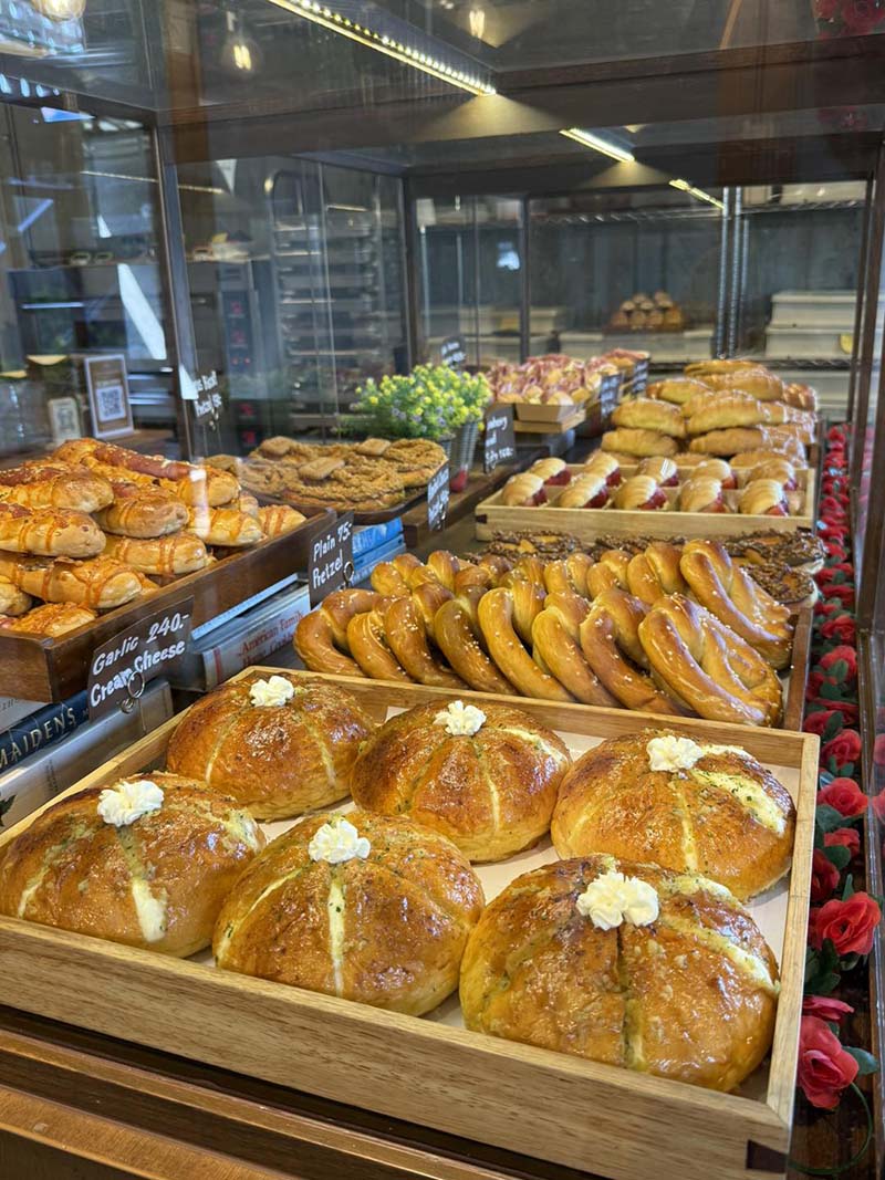 LoafyCo Bakery House ลาซาล