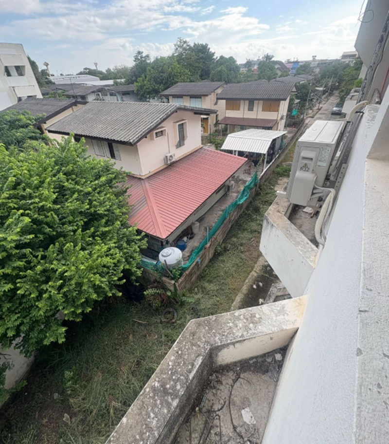 อยู่แฟลต