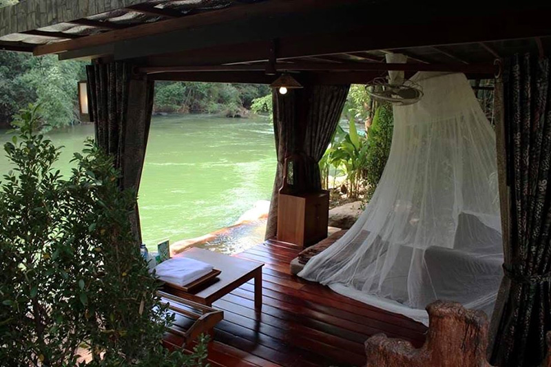 ที่พักริมน้ำ