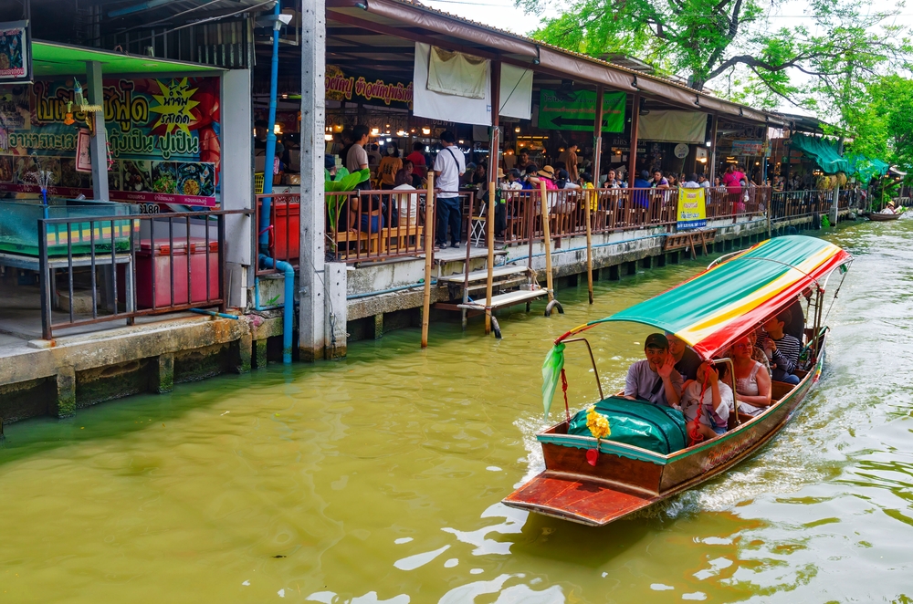 กิจกรรมนั่งเรือเที่ยวที่ตลาดน้ำตลิ่งชัน