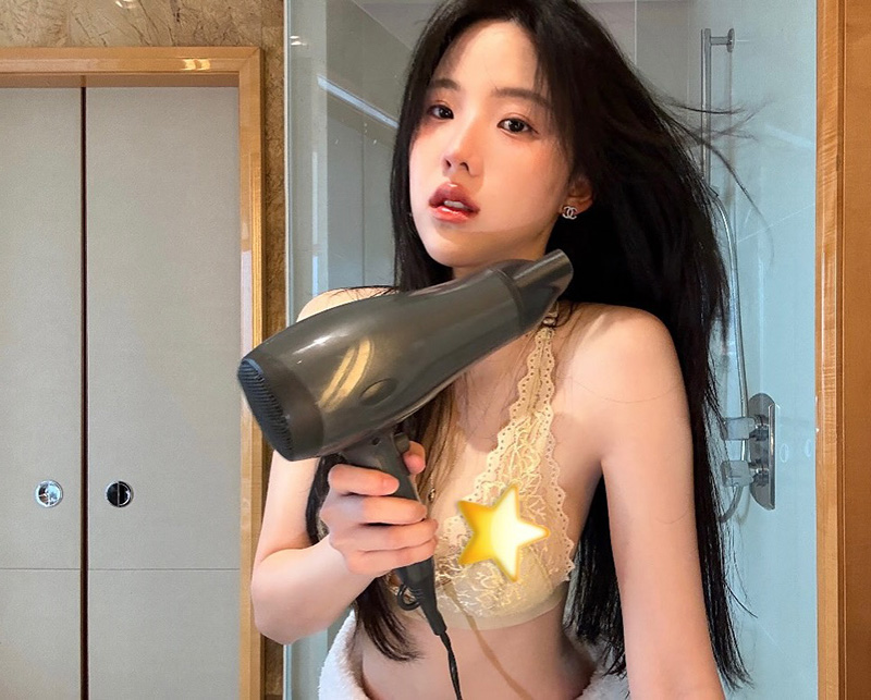 จนิส เป่าผมหน้ากระจกฉบับคนแซ่บ 