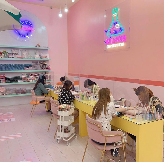 ร้านทำเล็บ, เพนต์เล็บ