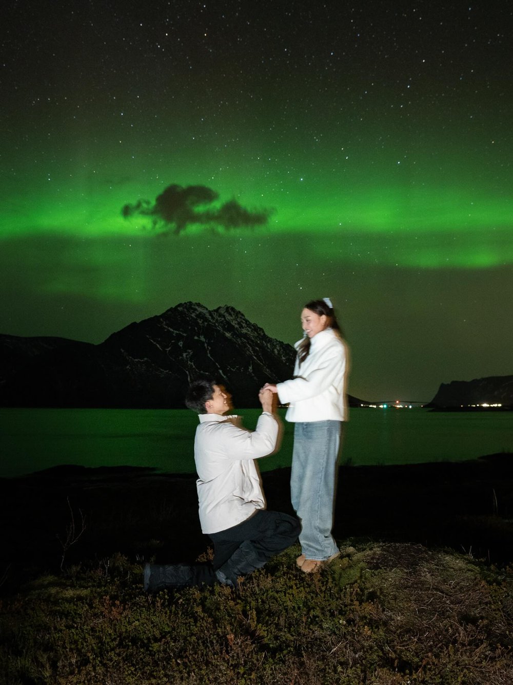 ไผ่ พาทิศ ขอแต่งงาน น้ำตาล พิจักขณา เผยโมเมนต์เซย์เยส โรแมนติกแบบโบ๊ะบ๊ะ