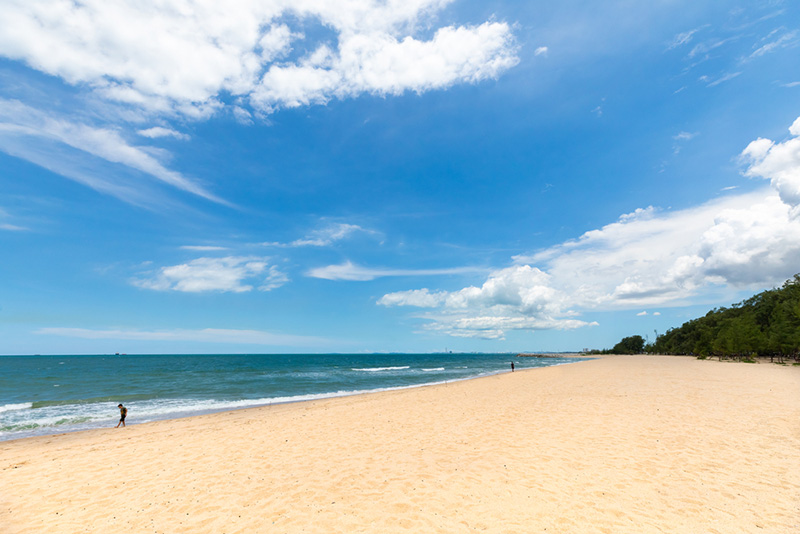 หาดแหลมเจริญ