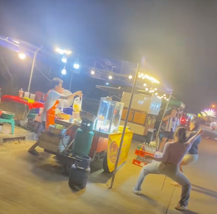 สั่งบะหมี่เกี๊ยว