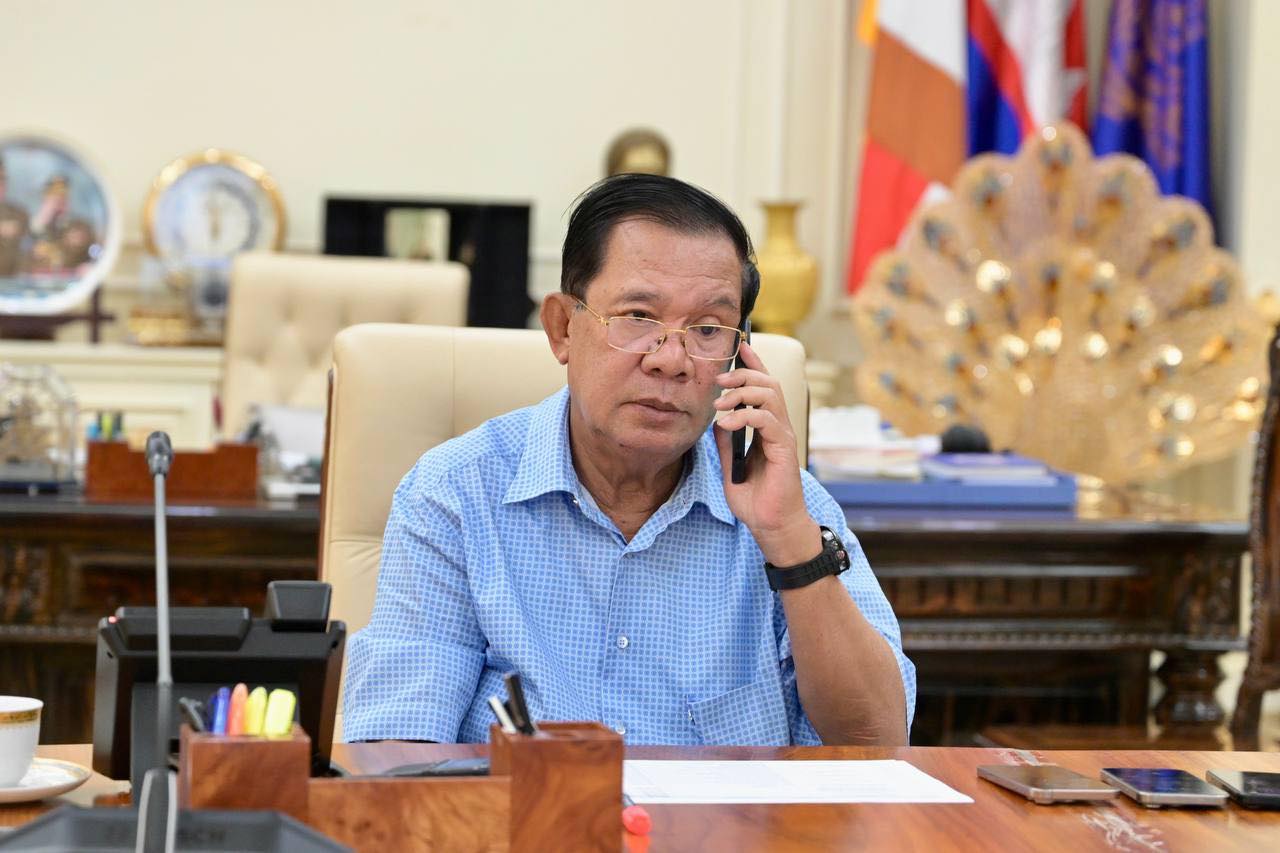 ฮุนเซน โพสต์ภาพโต้หนีไปจีน ยันยังอยู่ประเทศและร่วมบัญชาการรบ