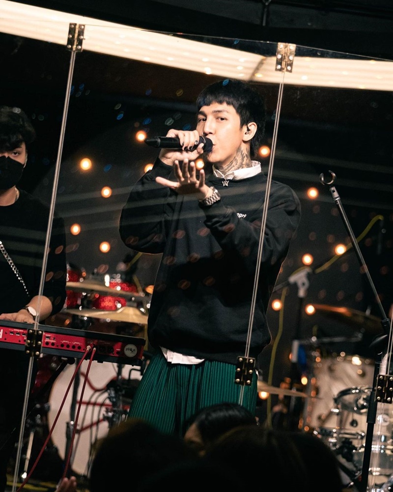 ฮาย Paper Planes