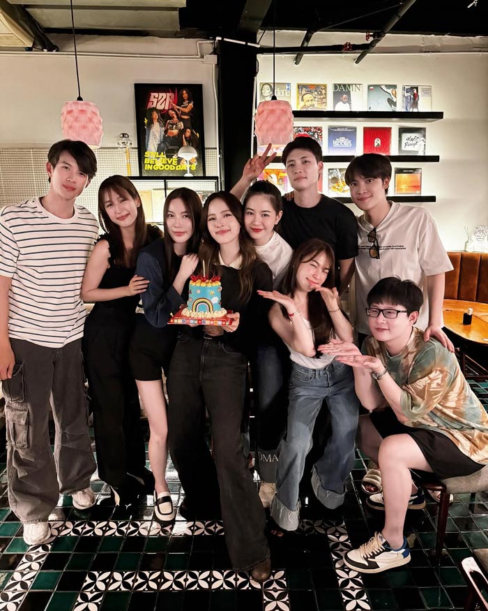 ณิชา แก๊งเพื่อนเซอร์ไพรส์ฉลองวันเกิด