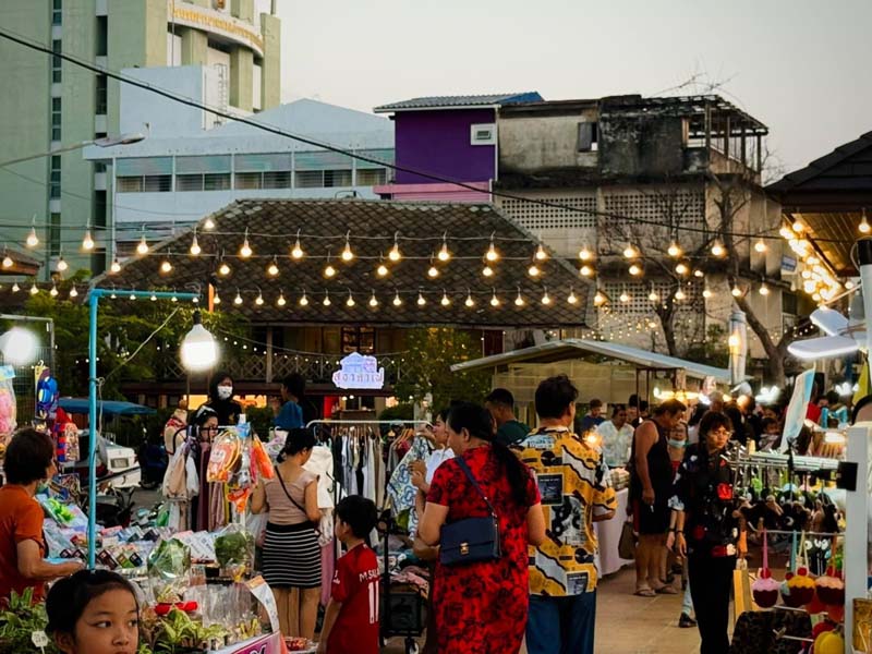 ถนนคนเดินแม่กลอง ตลาด